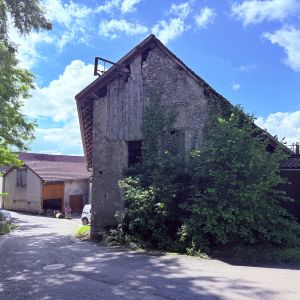 Maison mitoyenne à rénover entièrement sur Frangy 